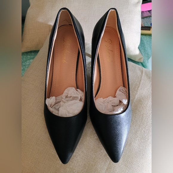 Black high heels - Picture 2 of 9